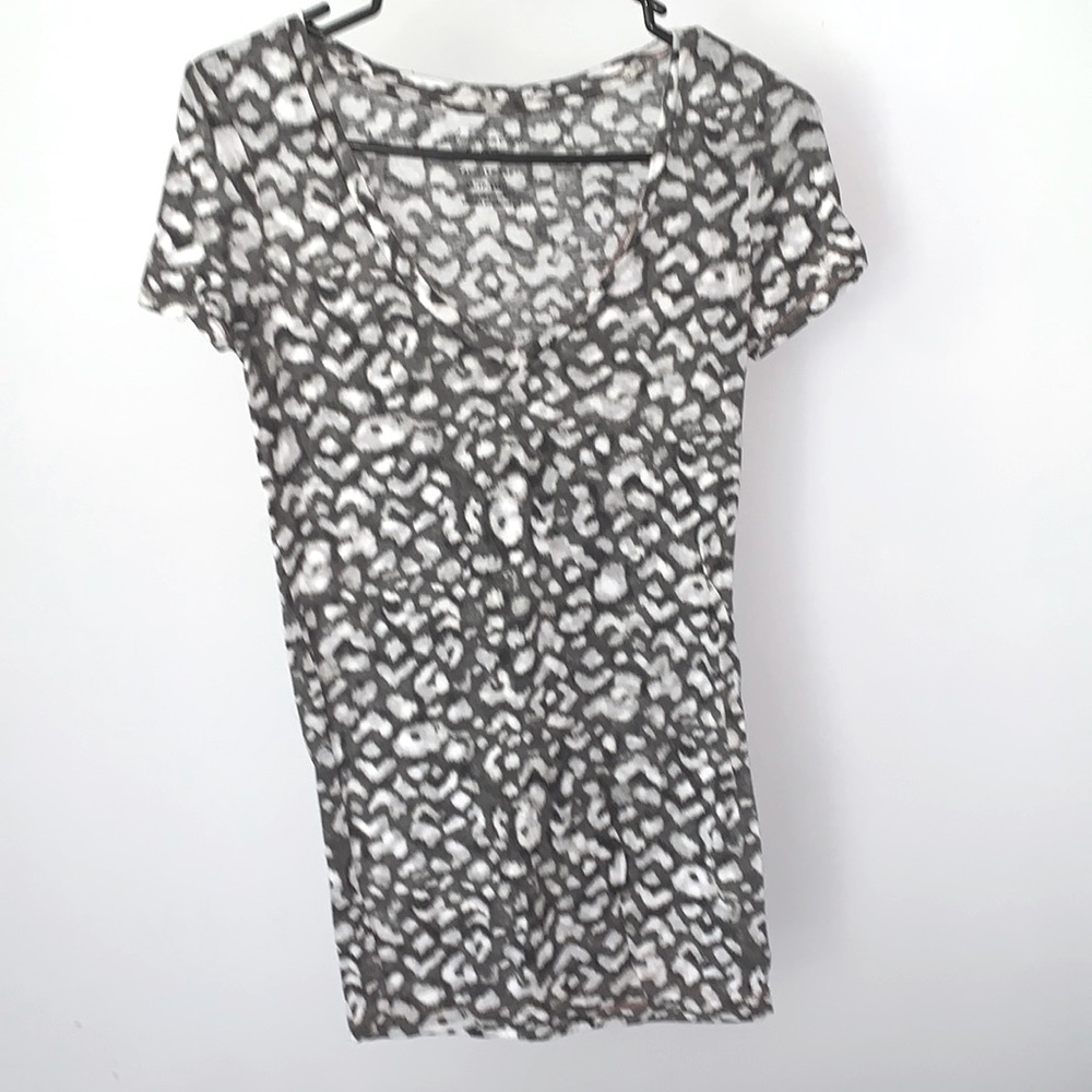 V-neck T-shirt